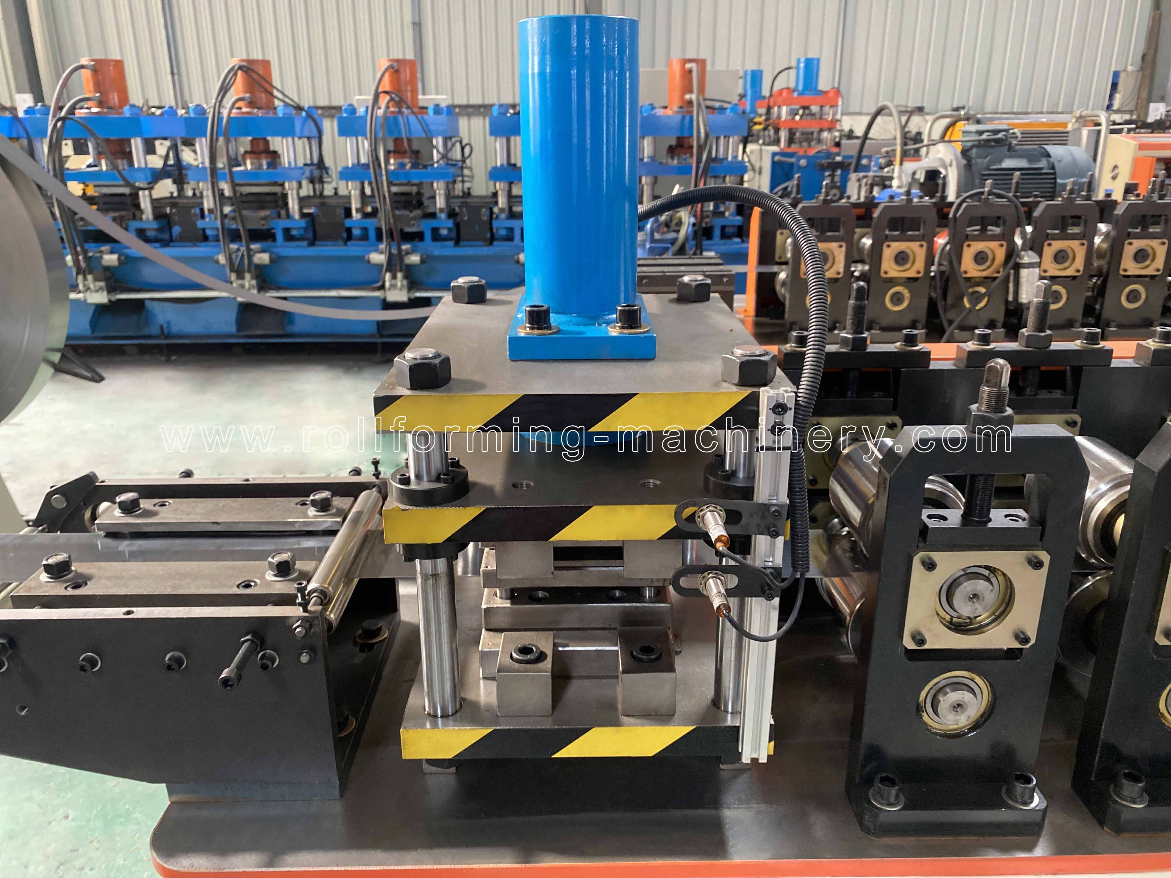 Dispositif de poin&ccedil;onnage de pr&eacute;cision pour contreventement horizontal