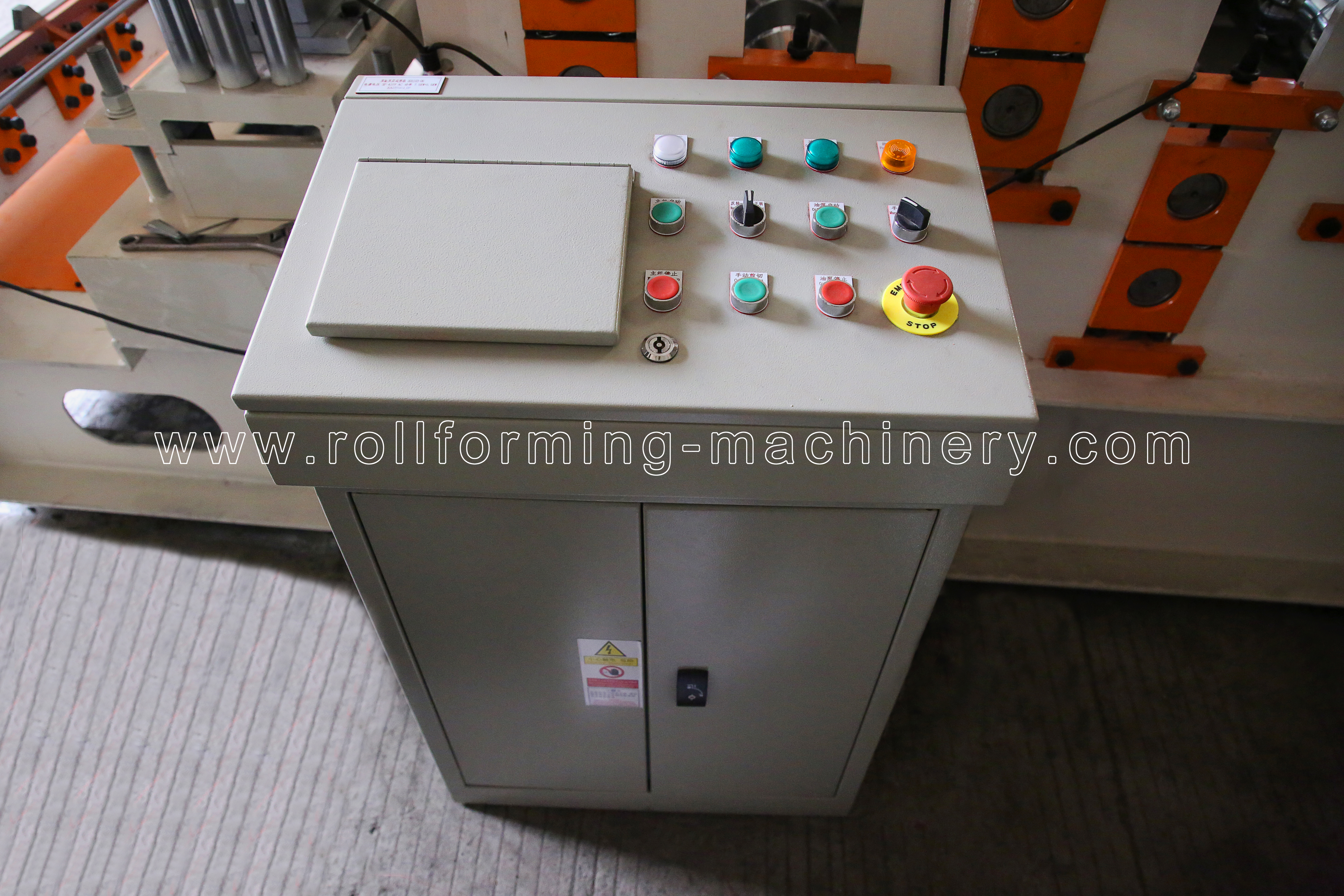 Armoire de syst&egrave;me de contr&ocirc;le PLC avec interface &agrave; &eacute;cran tactile, 